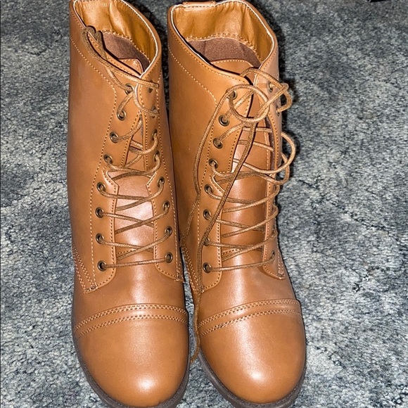 Shoes - Picture 2 of 3